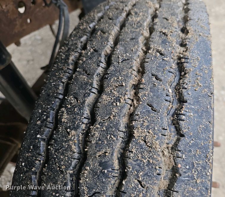 image for item EH8890 1999 Ford F450 Super Duty  flatbed truck