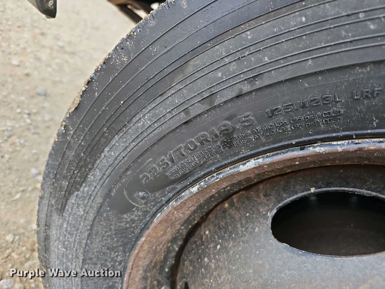 image for item EH8890 1999 Ford F450 Super Duty  flatbed truck