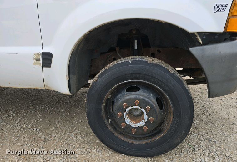 image for item EH8890 1999 Ford F450 Super Duty  flatbed truck