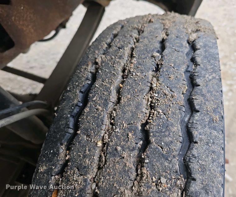 image for item EH8890 1999 Ford F450 Super Duty  flatbed truck