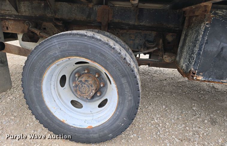 image for item EH8890 1999 Ford F450 Super Duty  flatbed truck