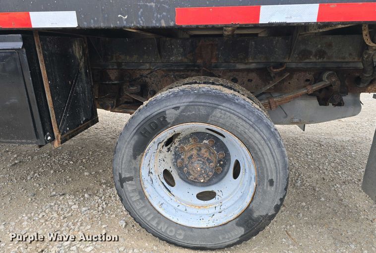 image for item EH8890 1999 Ford F450 Super Duty  flatbed truck