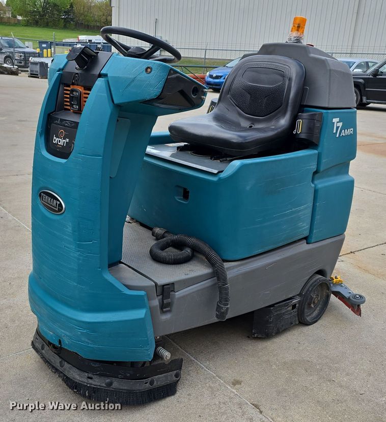 image for item EH8930 2019 Tennant T7AMR floor scrubber