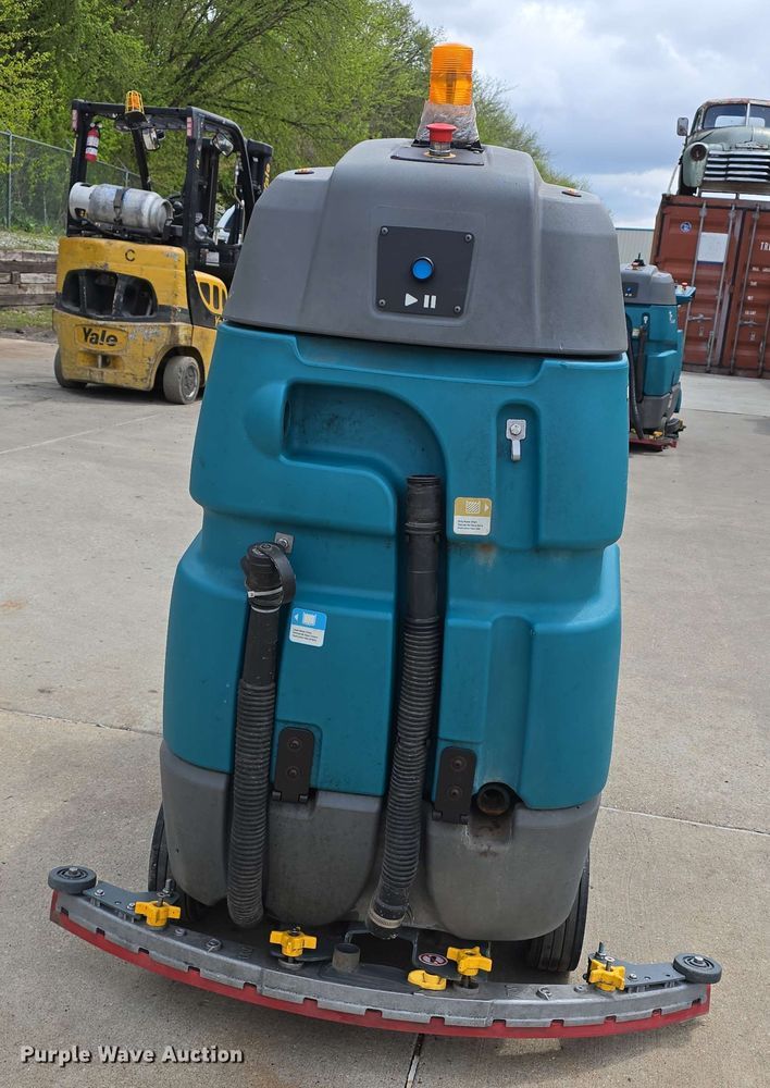 image for item EH8930 2019 Tennant T7AMR floor scrubber