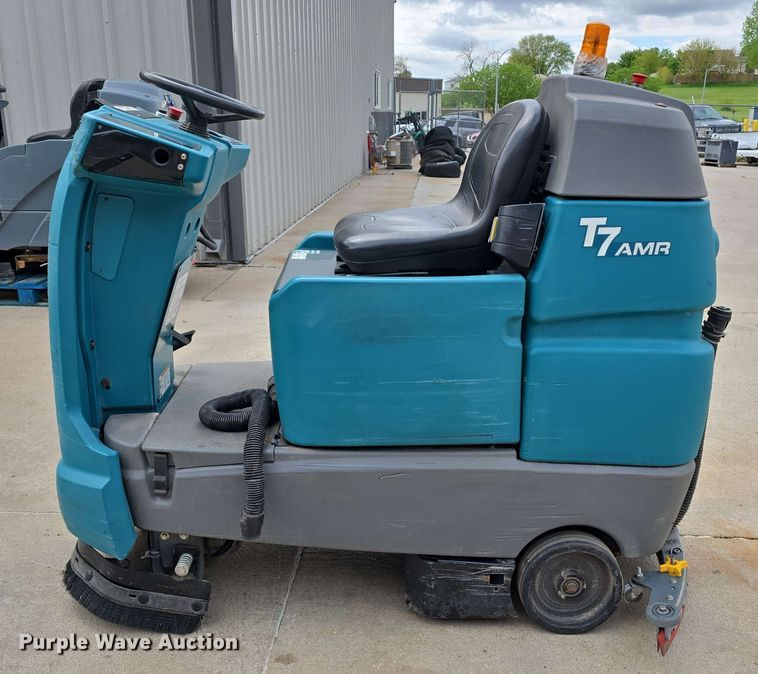 image for item EH8930 2019 Tennant T7AMR floor scrubber