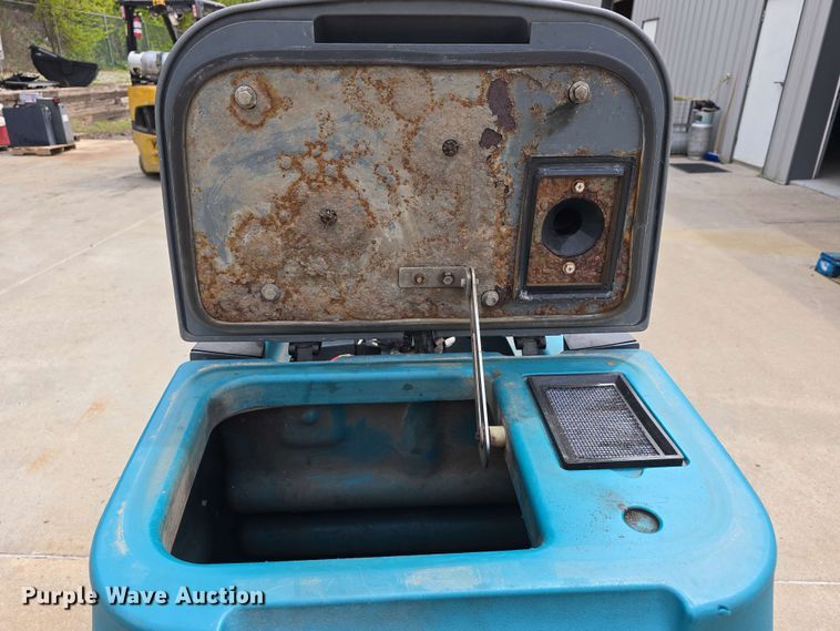 image for item EH8930 2019 Tennant T7AMR floor scrubber