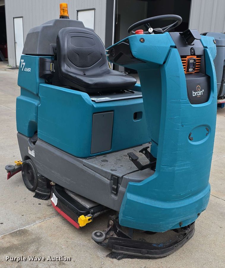 image for item EH8932 2019 Tennant T7AMR floor scrubber