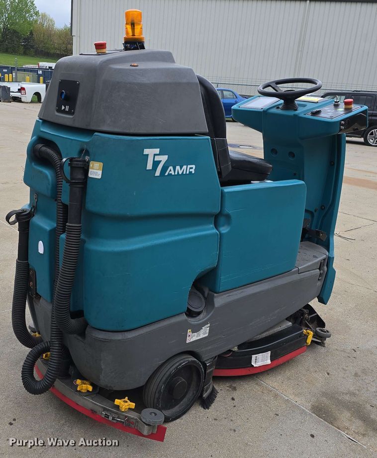 image for item EH8932 2019 Tennant T7AMR floor scrubber