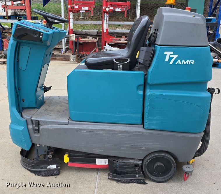 image for item EH8932 2019 Tennant T7AMR floor scrubber