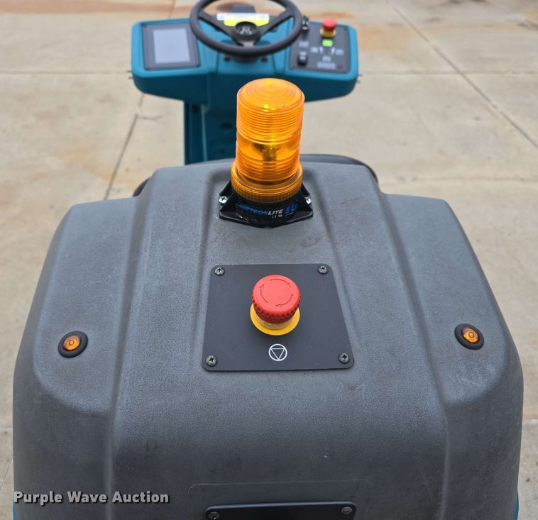 image for item EH8932 2019 Tennant T7AMR floor scrubber