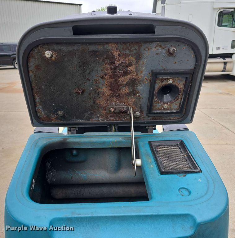 image for item EH8932 2019 Tennant T7AMR floor scrubber