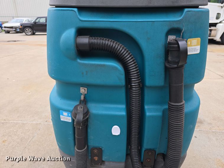 image for item EH8932 2019 Tennant T7AMR floor scrubber