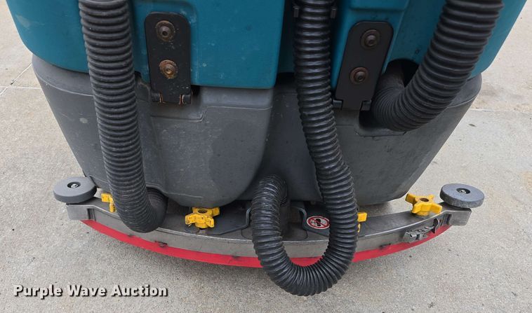 image for item EH8932 2019 Tennant T7AMR floor scrubber