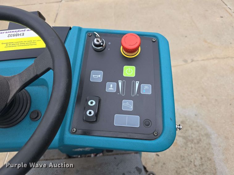 image for item EH8932 2019 Tennant T7AMR floor scrubber