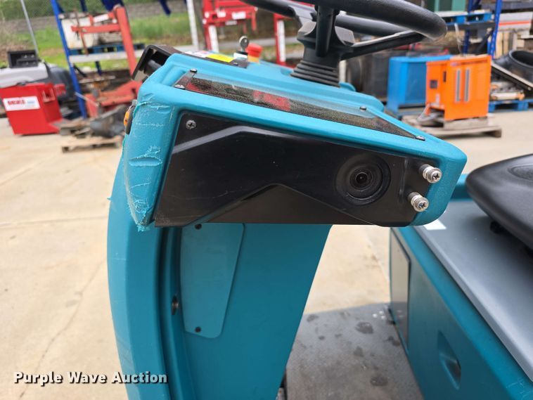 image for item EH8932 2019 Tennant T7AMR floor scrubber