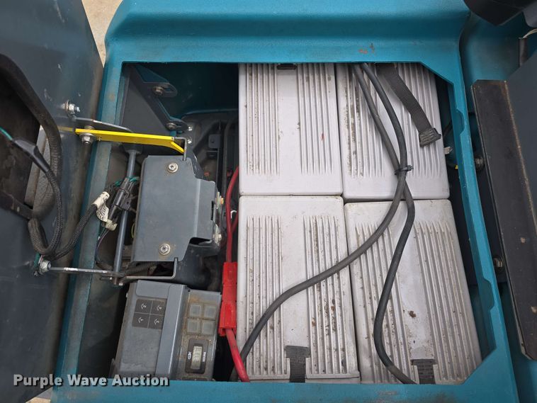 image for item EH8932 2019 Tennant T7AMR floor scrubber