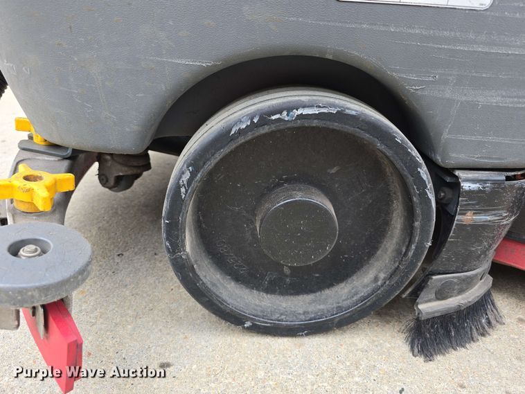 image for item EH8932 2019 Tennant T7AMR floor scrubber