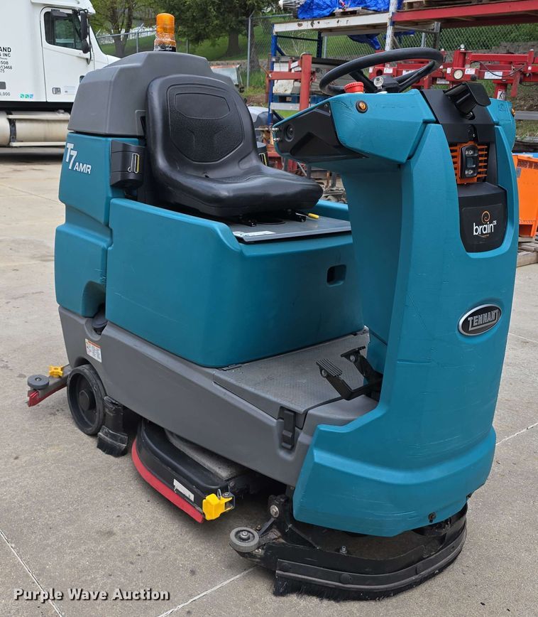 image for item EH8933 2019 Tennant T7AMR floor scrubber