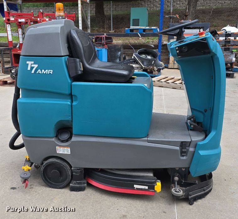 image for item EH8933 2019 Tennant T7AMR floor scrubber