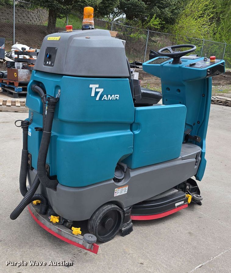 image for item EH8933 2019 Tennant T7AMR floor scrubber