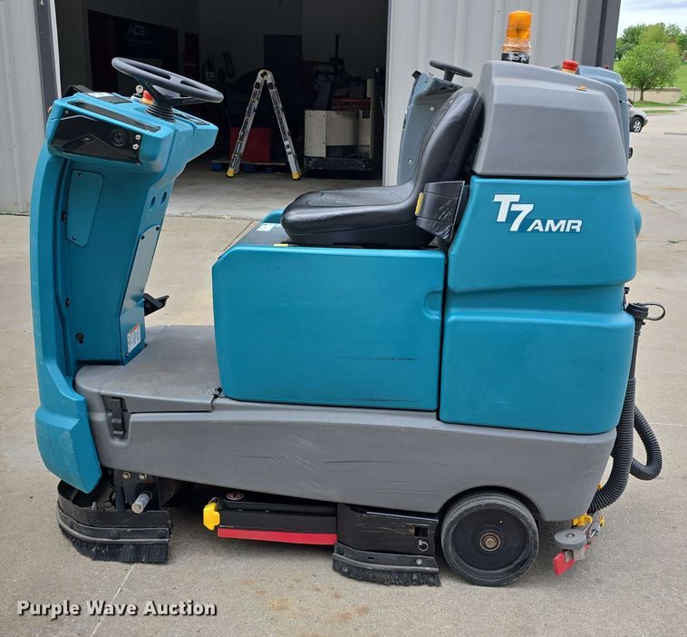 image for item EH8933 2019 Tennant T7AMR floor scrubber