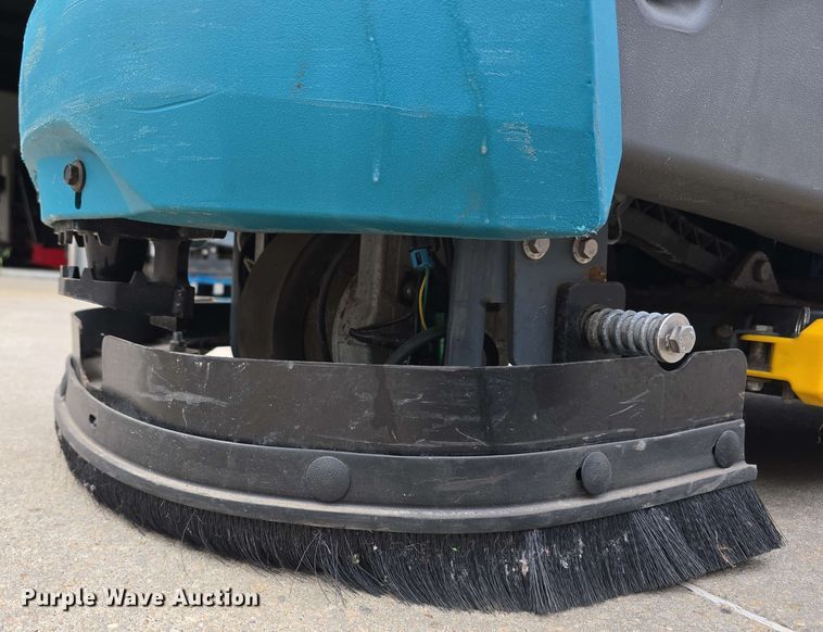 image for item EH8933 2019 Tennant T7AMR floor scrubber