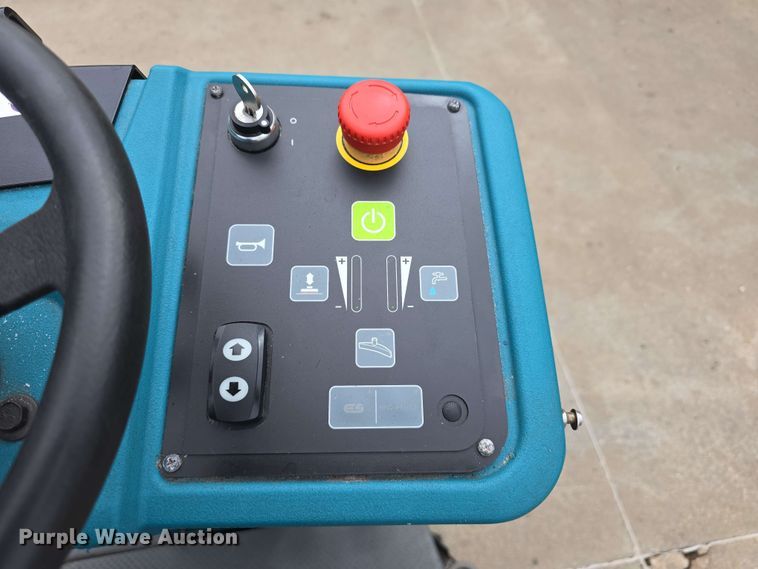 image for item EH8933 2019 Tennant T7AMR floor scrubber