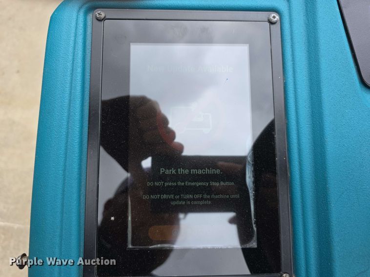 image for item EH8933 2019 Tennant T7AMR floor scrubber