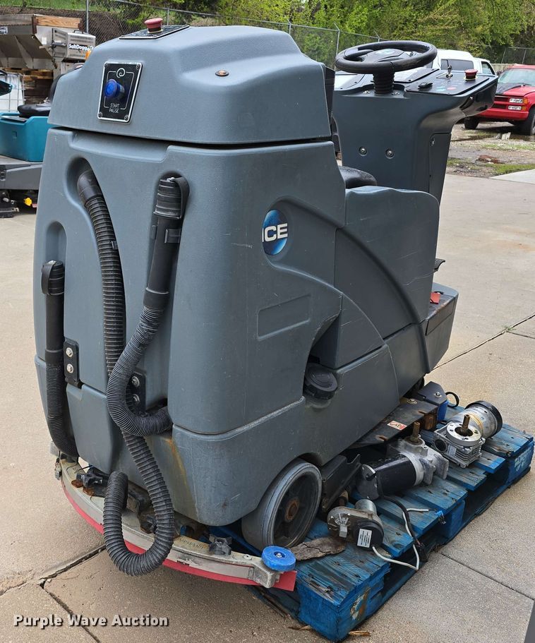 image for item EH8935 ICE BE-MK2-RS26 floor scrubber