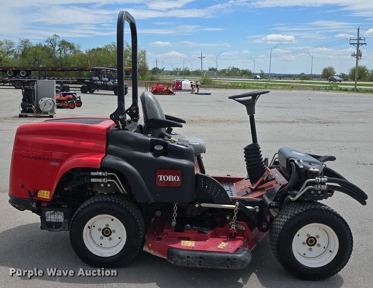 image for item EH8945 2016 Toro Groundsmaster 360 lawn mower
