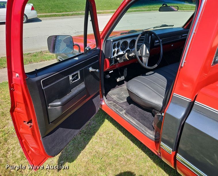 image for item EI8968 1984 Chevrolet C10 Scottsdale pickup truck