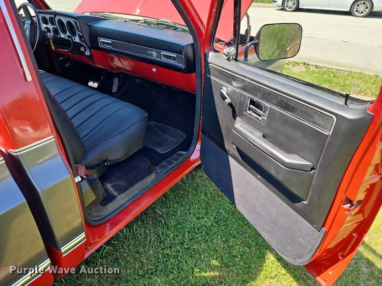 image for item EI8968 1984 Chevrolet C10 Scottsdale pickup truck