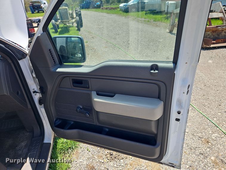 image for item EI8969 2010 Ford F150 pickup truck