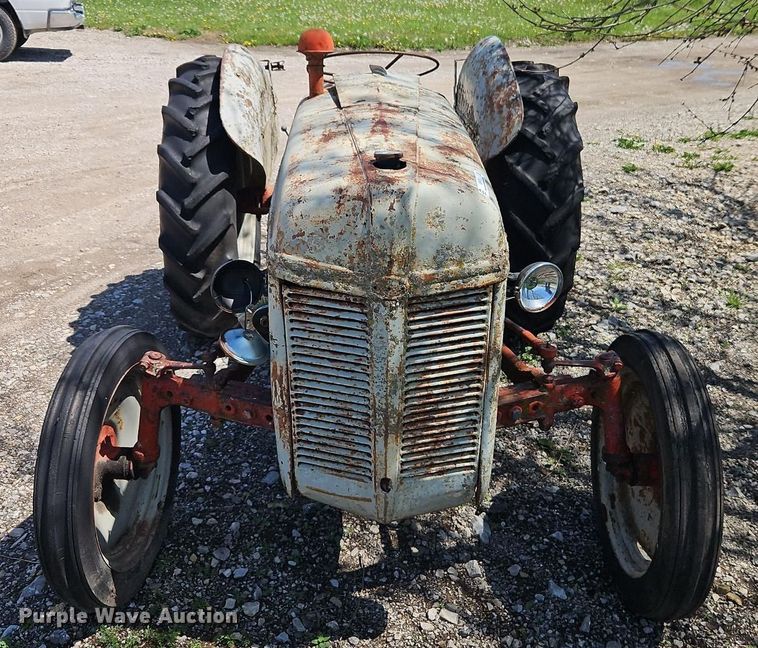 image for item EI8972 Ford tractor