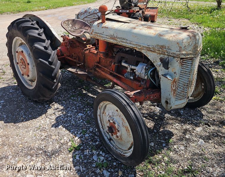 image for item EI8972 Ford tractor