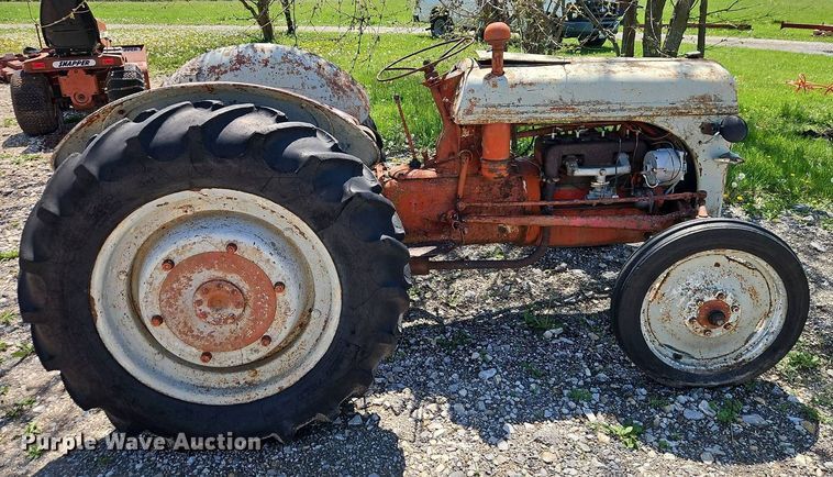 image for item EI8972 Ford tractor