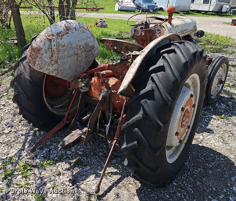 image for item EI8972 Ford tractor