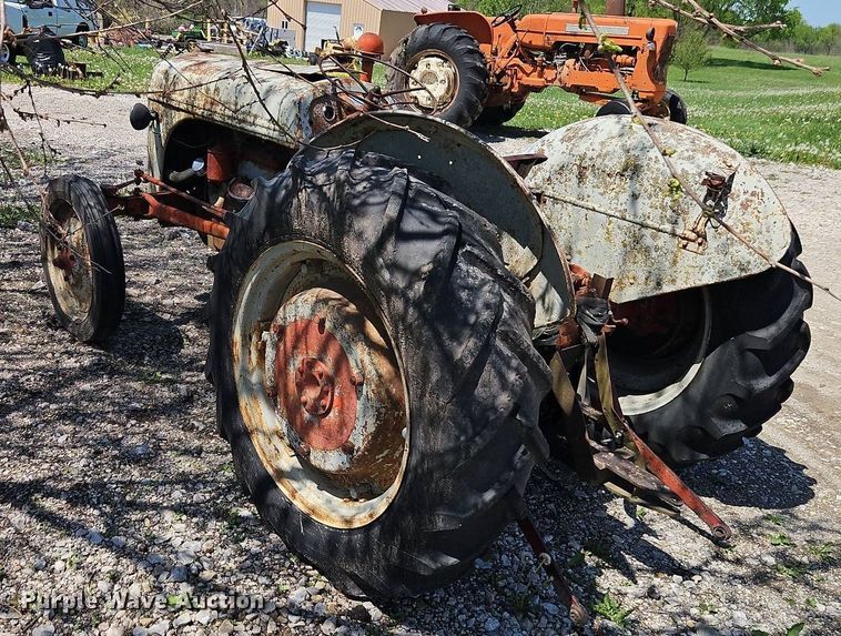 image for item EI8972 Ford tractor