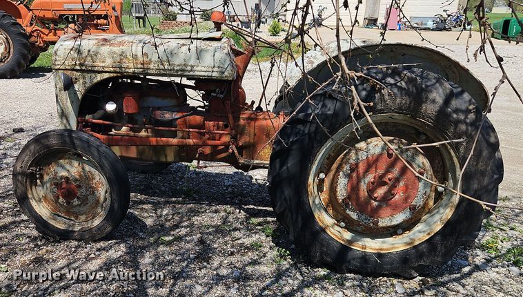 image for item EI8972 Ford tractor