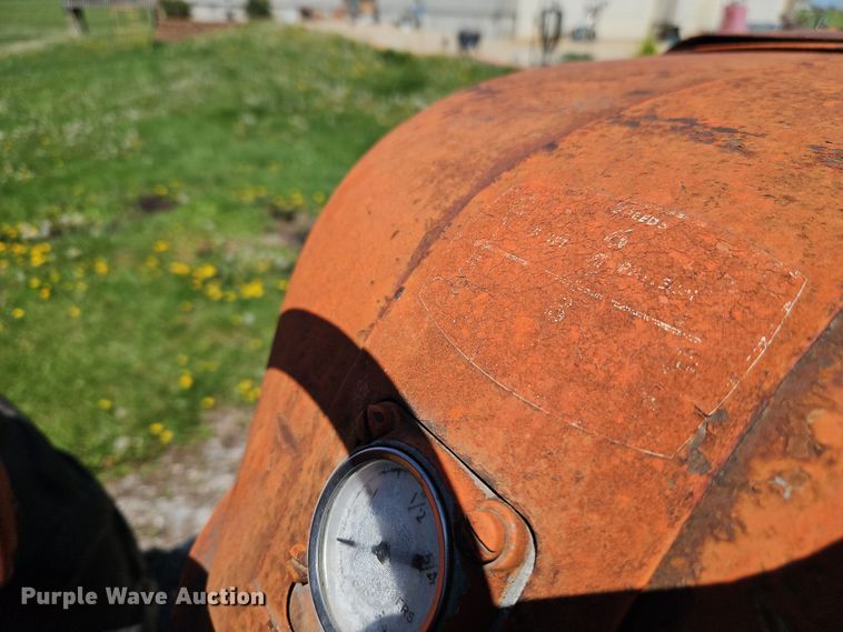 image for item EI8973 Allis-Chalmers tractor