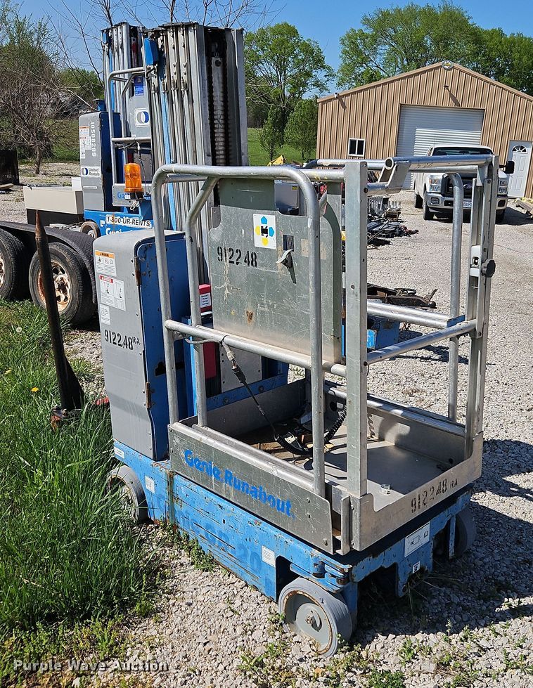 image for item EI8975 2012 Genie GR-20 vertical lift
