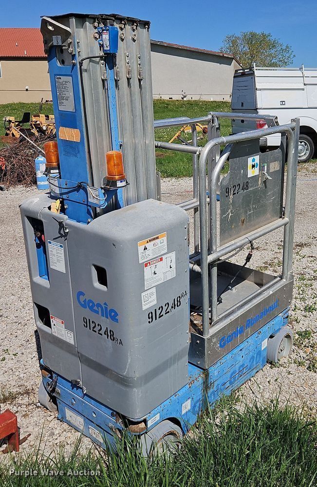 image for item EI8975 2012 Genie GR-20 vertical lift