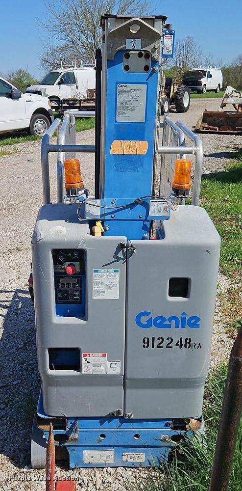 image for item EI8975 2012 Genie GR-20 vertical lift