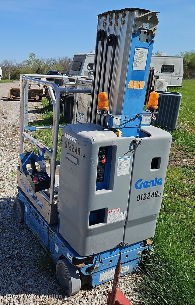 image for item EI8975 2012 Genie GR-20 vertical lift