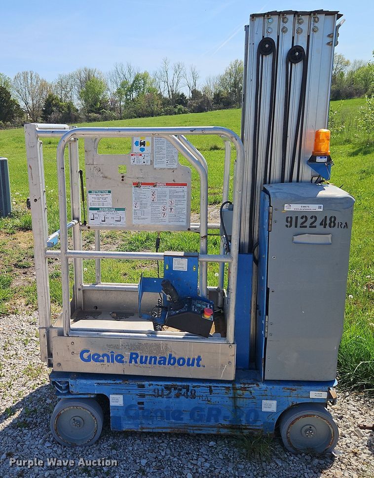 image for item EI8975 2012 Genie GR-20 vertical lift