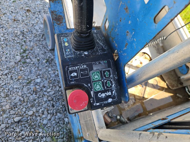 image for item EI8975 2012 Genie GR-20 vertical lift