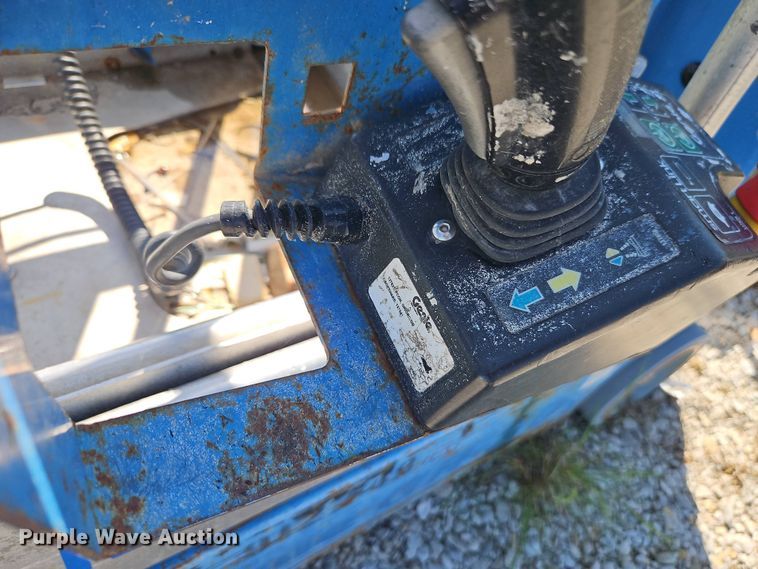 image for item EI8975 2012 Genie GR-20 vertical lift