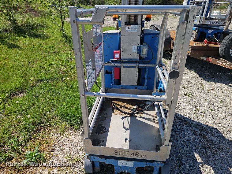 image for item EI8975 2012 Genie GR-20 vertical lift
