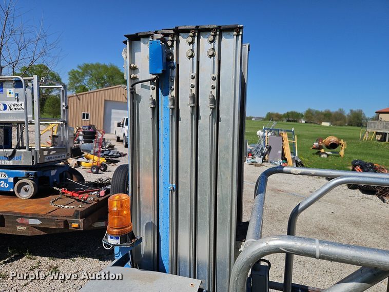 image for item EI8975 2012 Genie GR-20 vertical lift