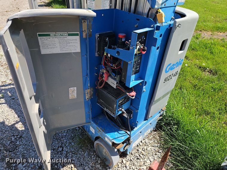 image for item EI8975 2012 Genie GR-20 vertical lift